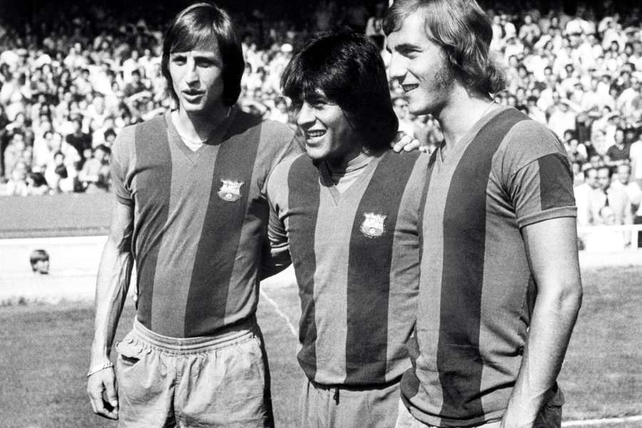 Cholo Sotil, con Johan Cruyff y Johan Neeskens