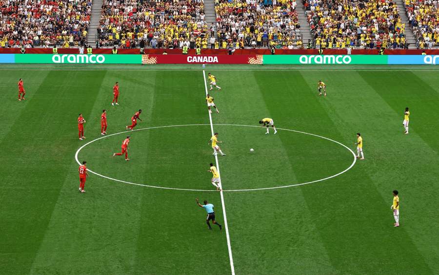 Il calcio d'inizio Il calcio d'inizio