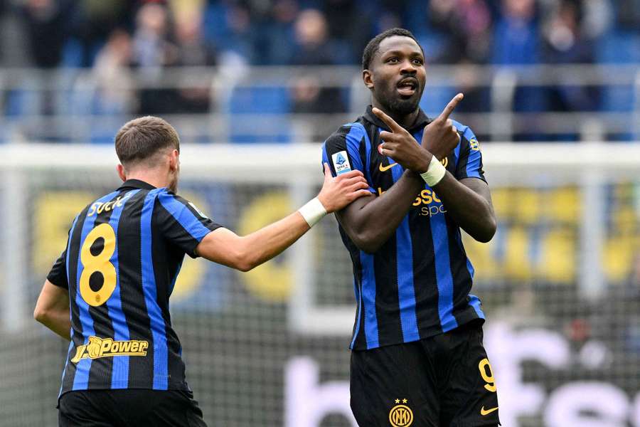 L'Inter Milan en fête. L'Inter Milan en fête.