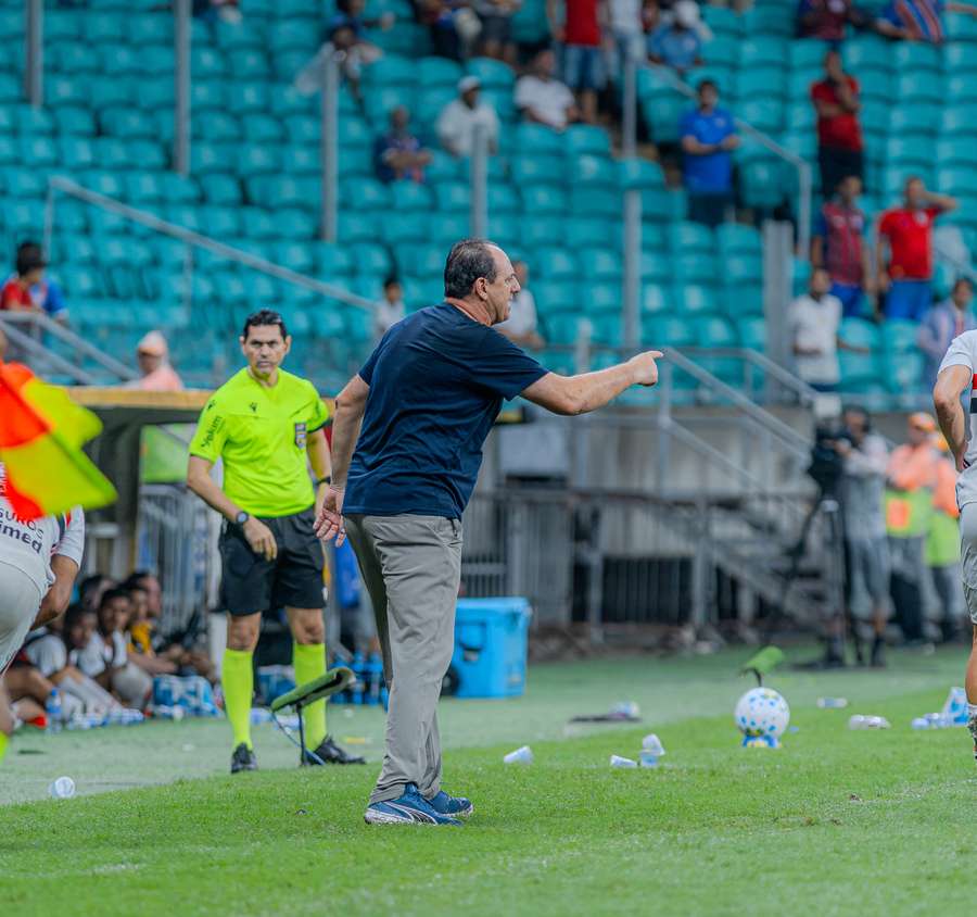 Rogério Ceni conquistou apenas sua segunda vitória sobre o São Paulo em 15 jogos