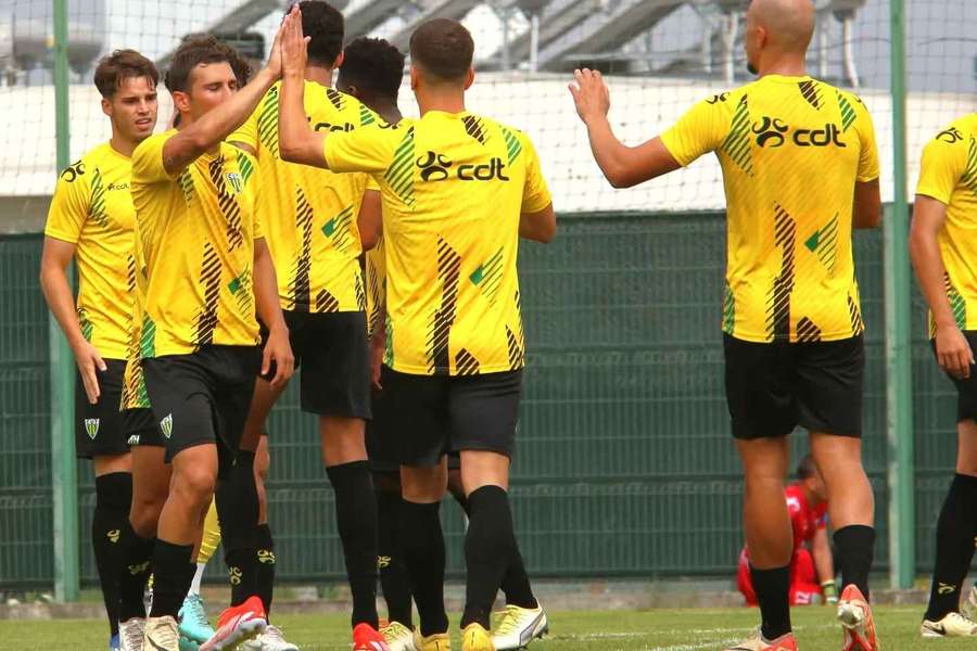 Tondela fez a festa diante dos encarnados