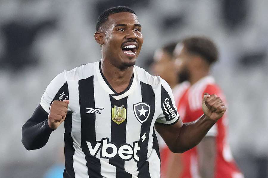 Cuiabano vai trocar o Botafogo pelo Nottingham Forest