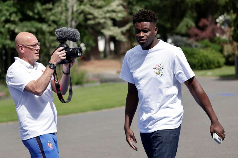 "J'ai appris avec les échecs et les coups durs", raconte Brice Samba