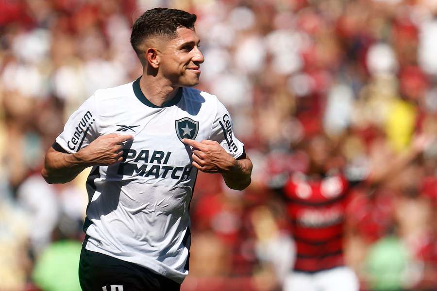 Savarino fez um dos gols da vitória do Botafogo