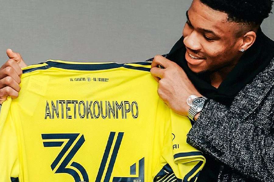 Antetokounmpo reforçou sua paixão ao futebol