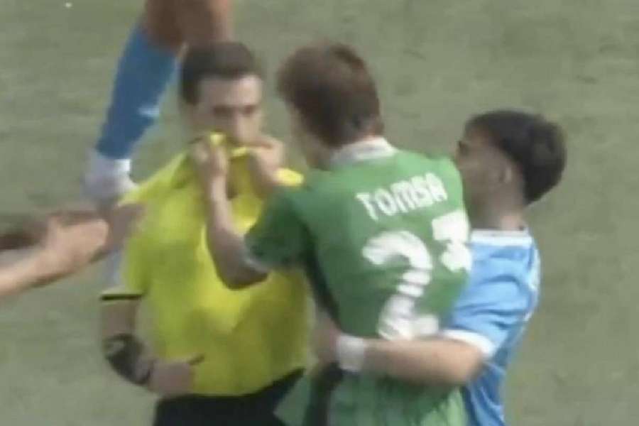 Troy Tomșa a sărit la gâtul arbitrului