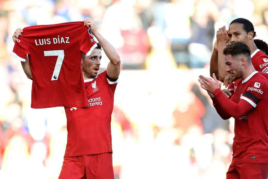 Jota po góle vyjadril spoločne so spoluhráčmi podporu Díazovi.