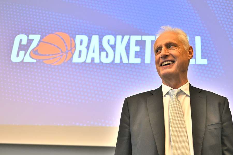 Novým předsedou České basketbalové federace byl zvolen Bříza.