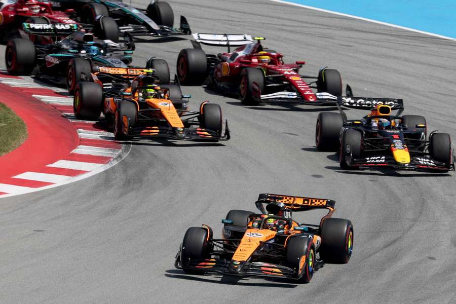 La prima curva del GP di Spagna