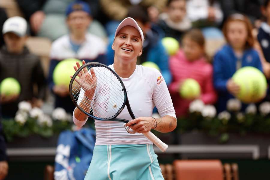 Vondrousova bereikte de kwartfinale na een mooie comeback in de eerste set