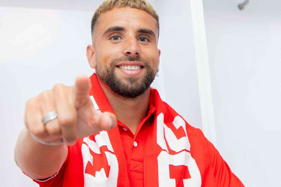 Paulinho oficializado pelo Leixões