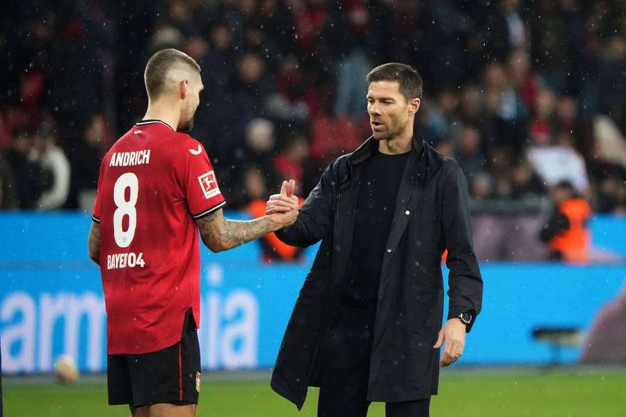 Das Verhältnis zwischen Robert Andrich (li.) und Xabi Alonso (re.) ist bestens