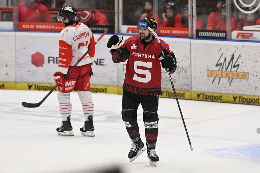 Devin Shore slaví trefu do sítě Olomouce.