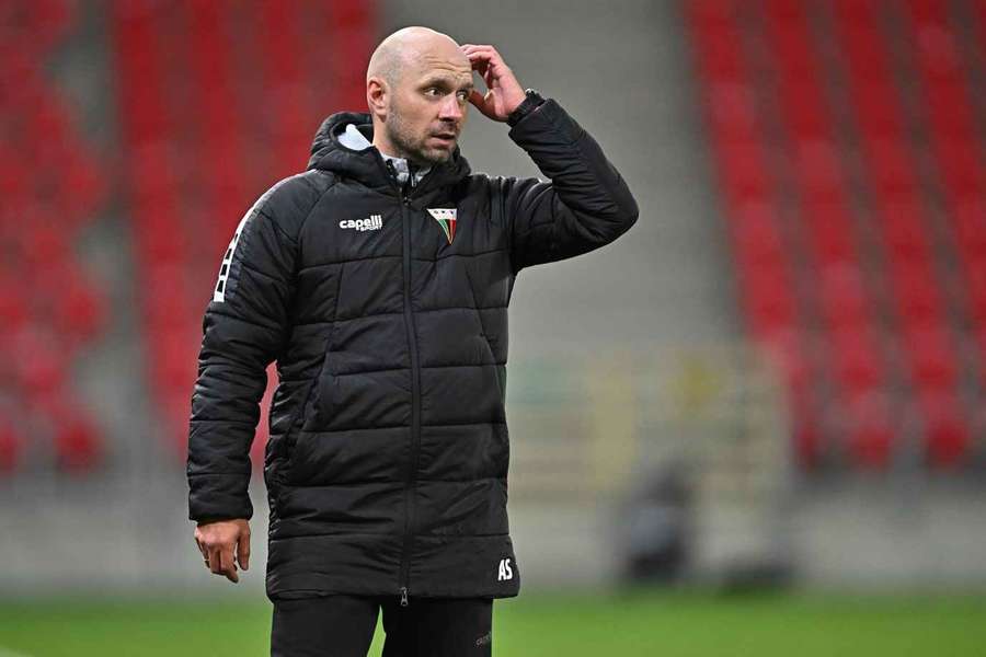 Przez dwa miesiące GKS Tychy zdobył tylko punkt, trener Skowronek i asystent stracili pracę