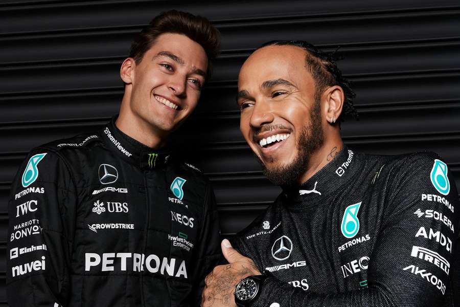 Hamilton e Russell prolongam contratos com a Mercedes