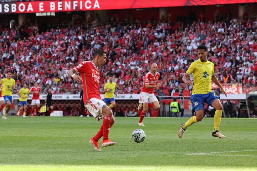 Di María em ação contra o Arouca