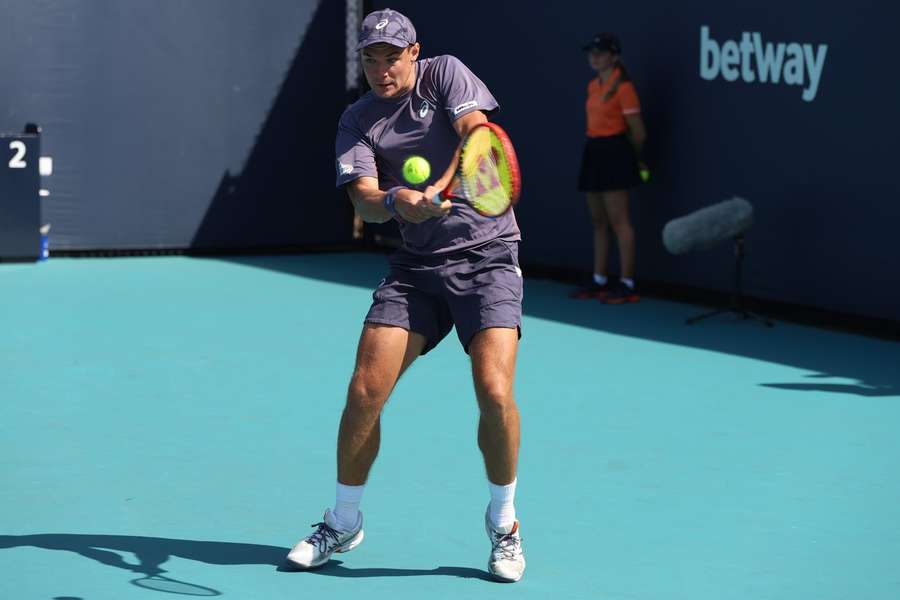 Tenis Flash: Kawa i Majchrzak zagrają o finały turniejów w Bogocie i Marrakeszu