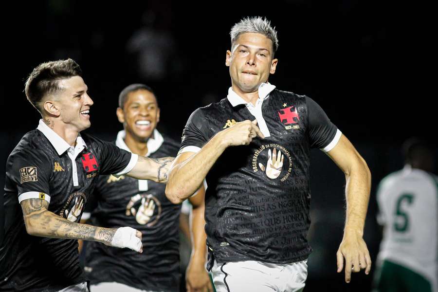 Primeiros jogos do Vasco no Carioca acontecem com time reserva em campo