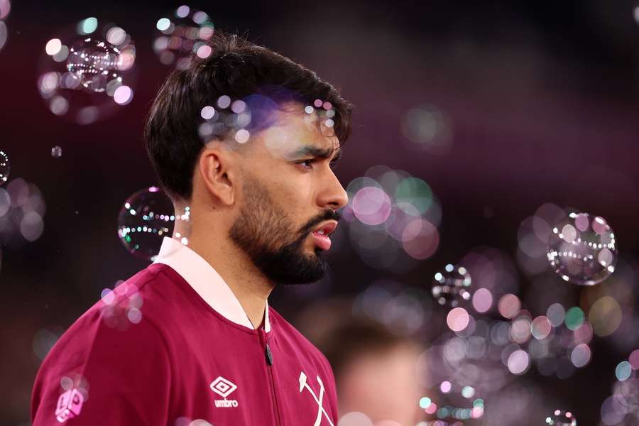 O meia não quer mais jogar no time inglês