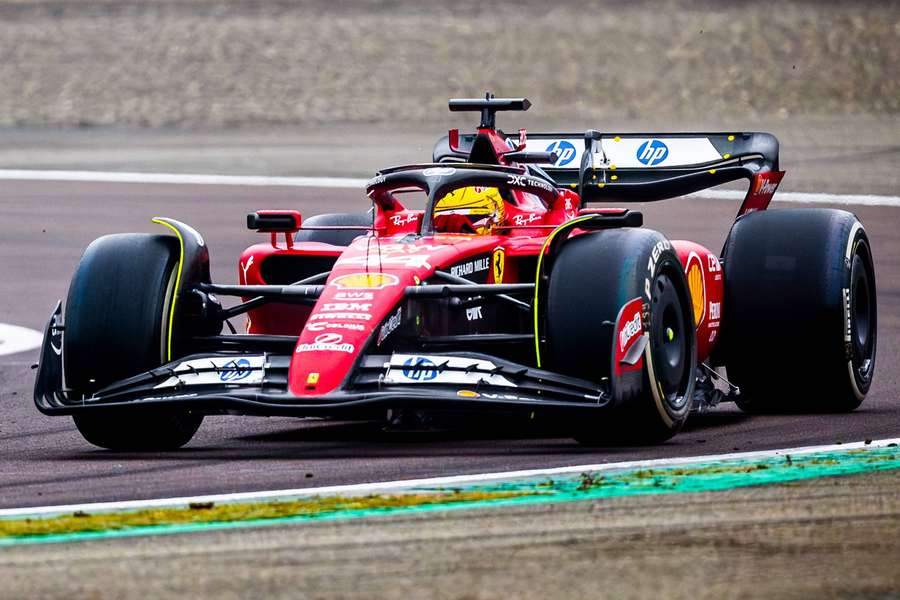 Hamilton testează noul său monopost Ferrari