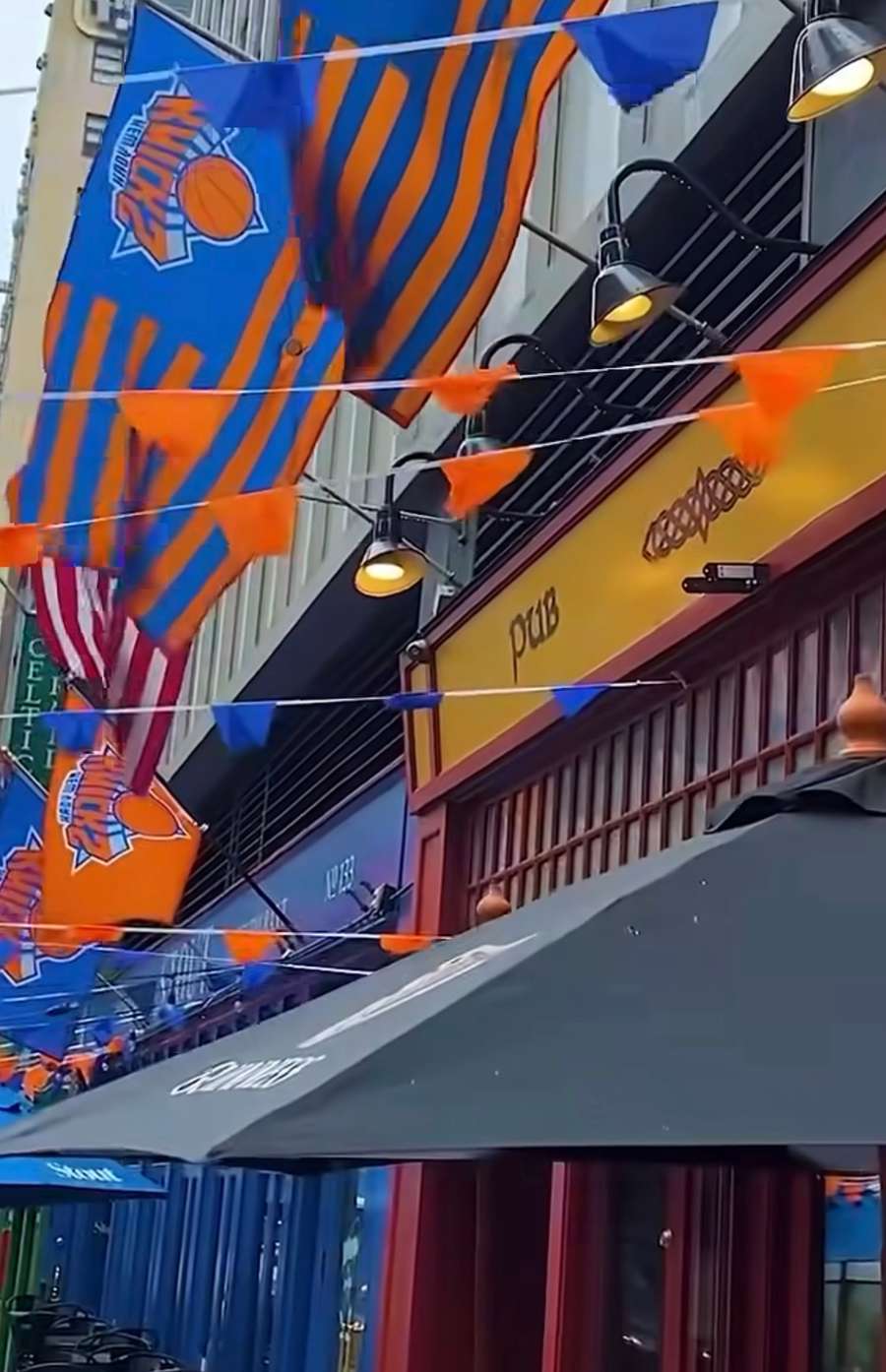 O azul e laranja dos Knicks dominam Nova York O azul e laranja dos Knicks dominam Nova York