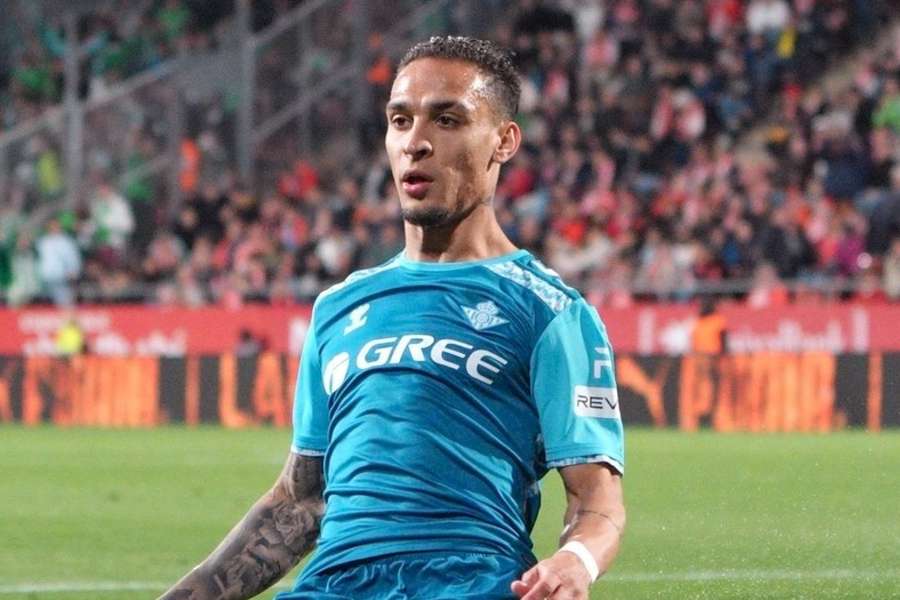 Pellegrini expõe planos de transferência de Antony após a vitória sobre o Girona