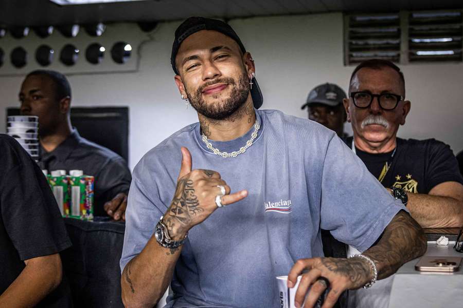 Neymar sofreu segunda lesão em pouco tempo de Santos