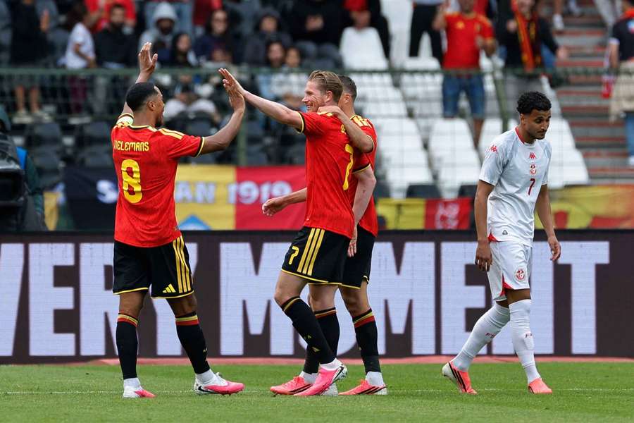 De Bruyne festeggia il gol De Bruyne festeggia il gol
