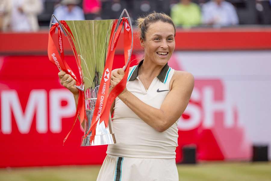 Tatjana Maria im vergangenen Jahr mit dem Pokal. Tatjana Maria im vergangenen Jahr mit dem Pokal.