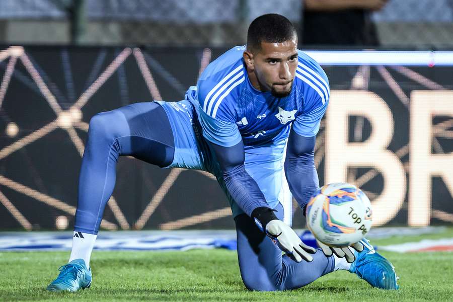 Goleiro Léo Aragão não teve uma noite feliz na Arena do Jacaré Goleiro Léo Aragão não teve uma noite feliz na Arena do Jacaré
