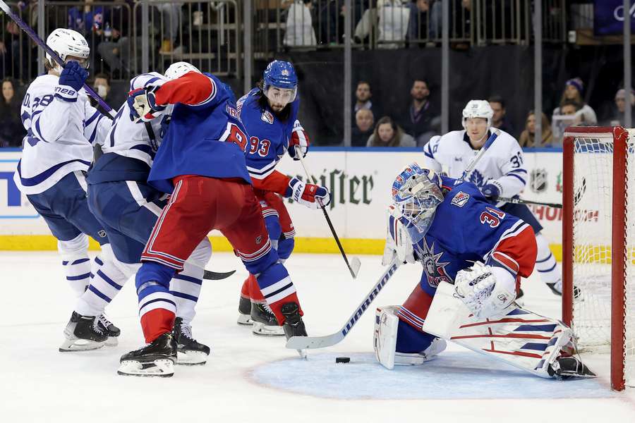 Rangers end two Maple Leafs streaks