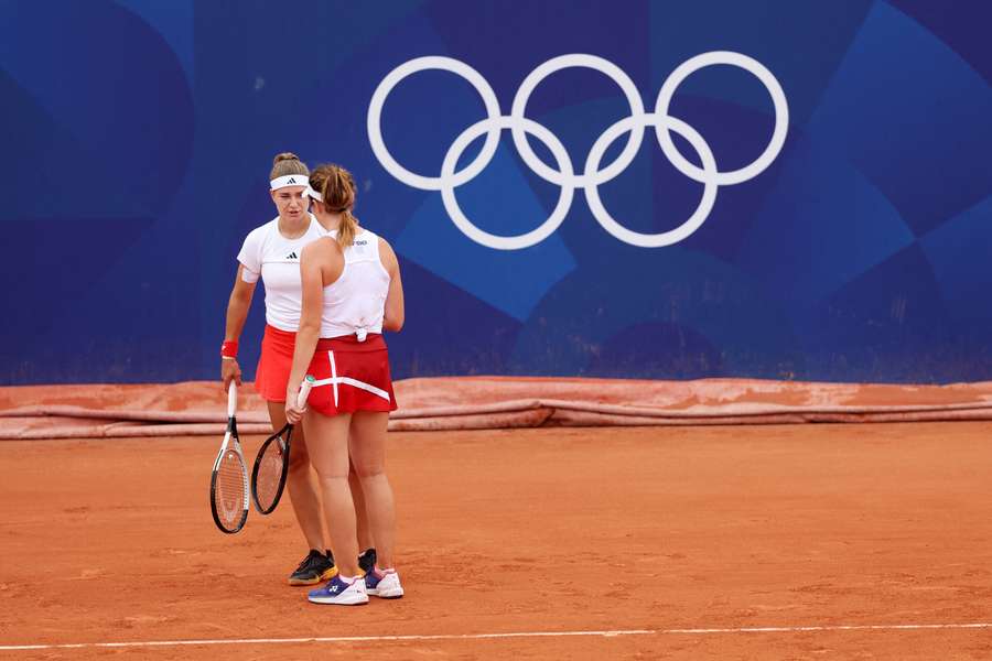 Karolína Muchová a Linda Nosková postoupily ve čtyřhře do olympijského semifinále.