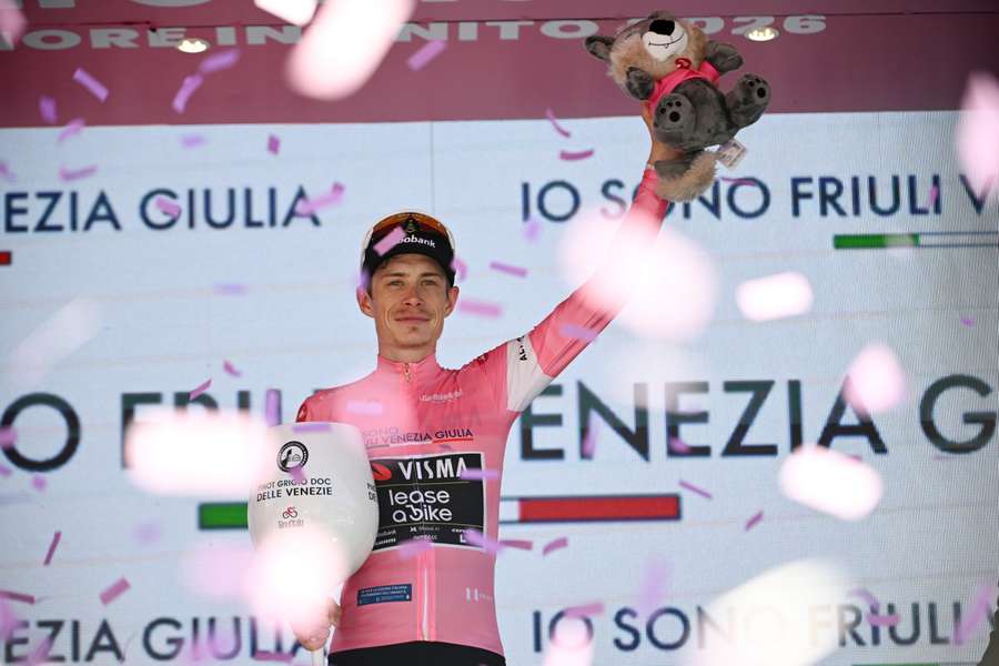 Vingegaard ide premiérovo v aktuálnej edícii do ružového. 