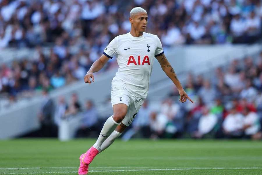 Richarlison hits training pitch at Tottenham