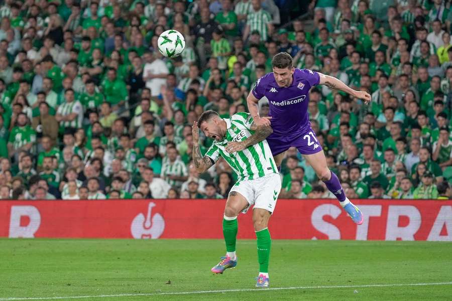 Fiorentina fullback Gosens: Betis semi still wide open