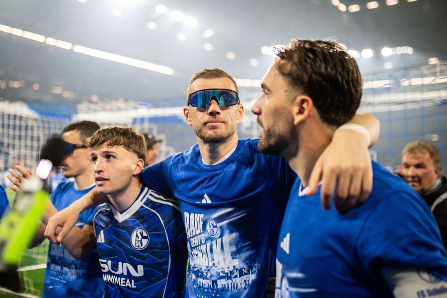 Dzeko kann sich einen Verbleib auf Schalke gut vorstellen