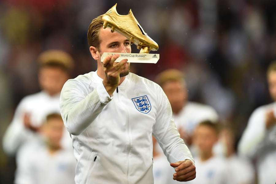 Harry Kane erhält seine Golden Boot Auszeichnung als bester Torschütze der World Cup 2018 in Russland