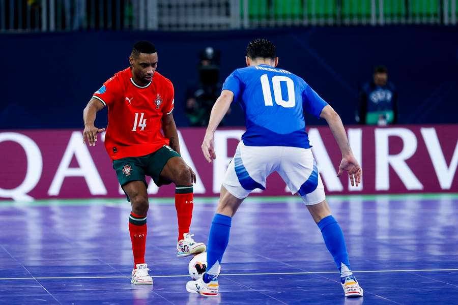 Pauleta tenta passar por Merlim