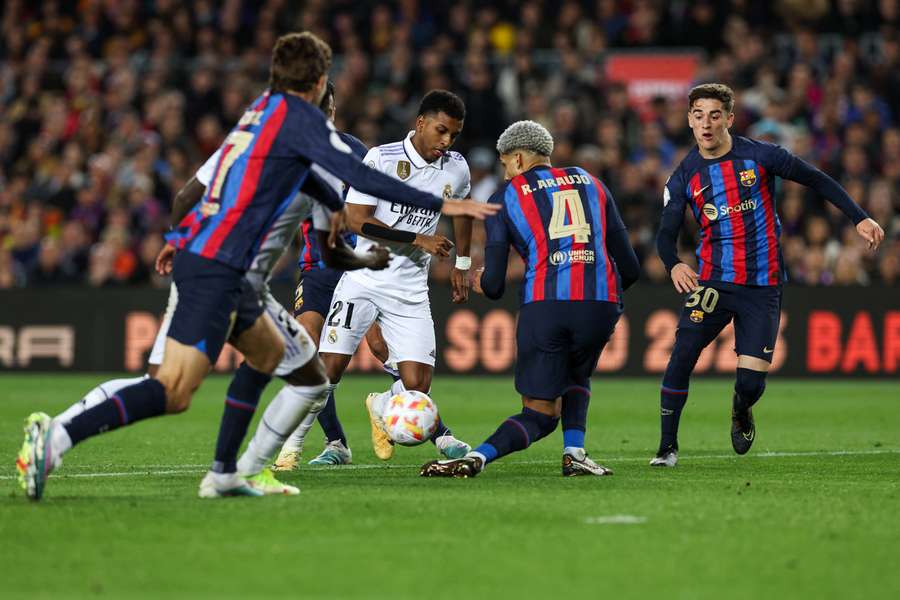 Rodrygo e Araújo não vão jogar no El Clásico