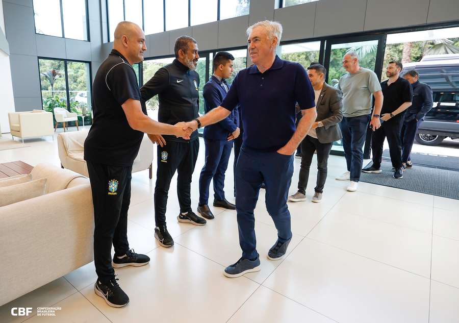 Ancelotti em visita à Granja Comary