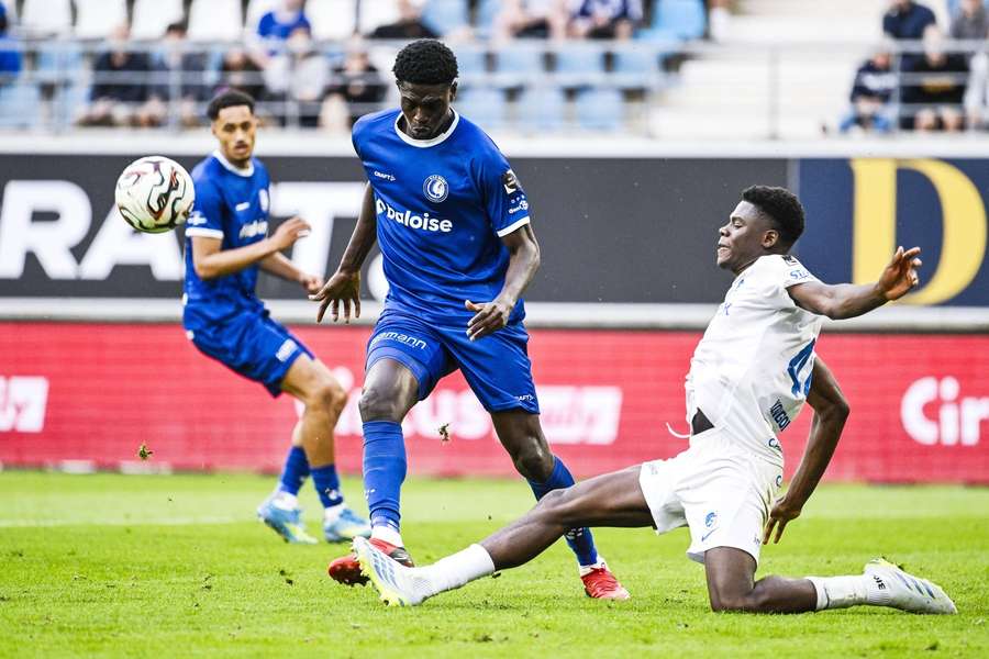 Ibrahima Cisse deu nas vistas no Gent, com apenas 18 anos