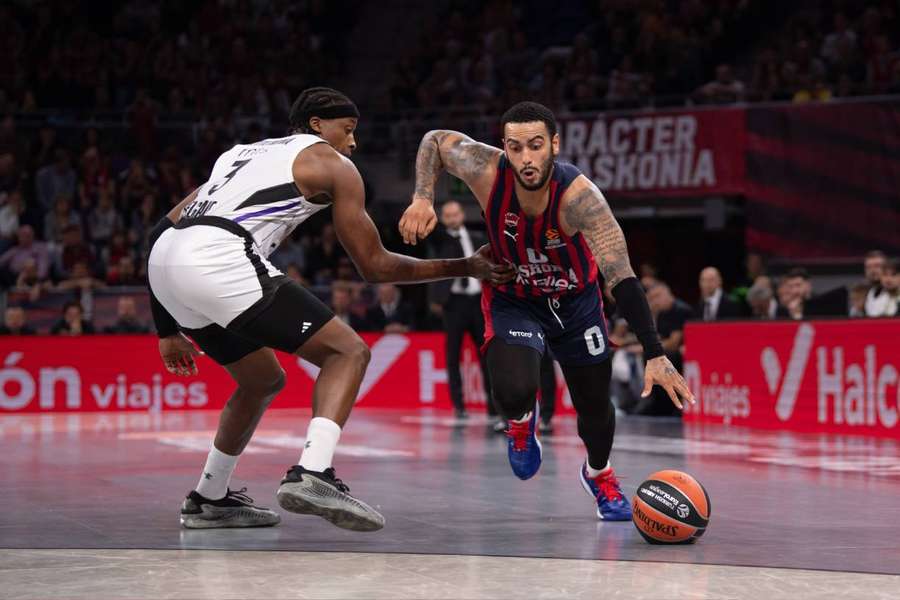 Markus Howard durante el Baskonia-Partizán