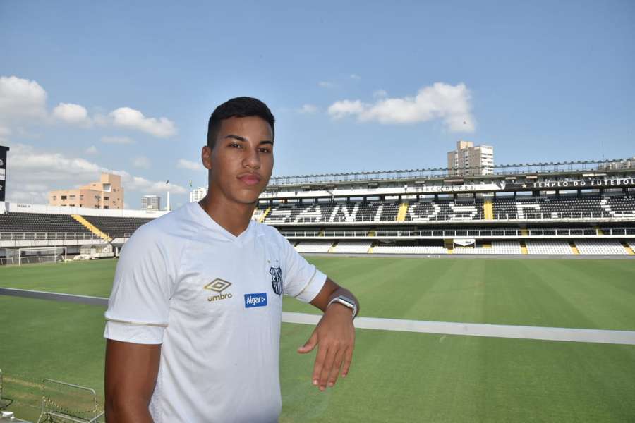 Kaio Jorge aos 16 anos na Vila Belmiro Kaio Jorge aos 16 anos na Vila Belmiro