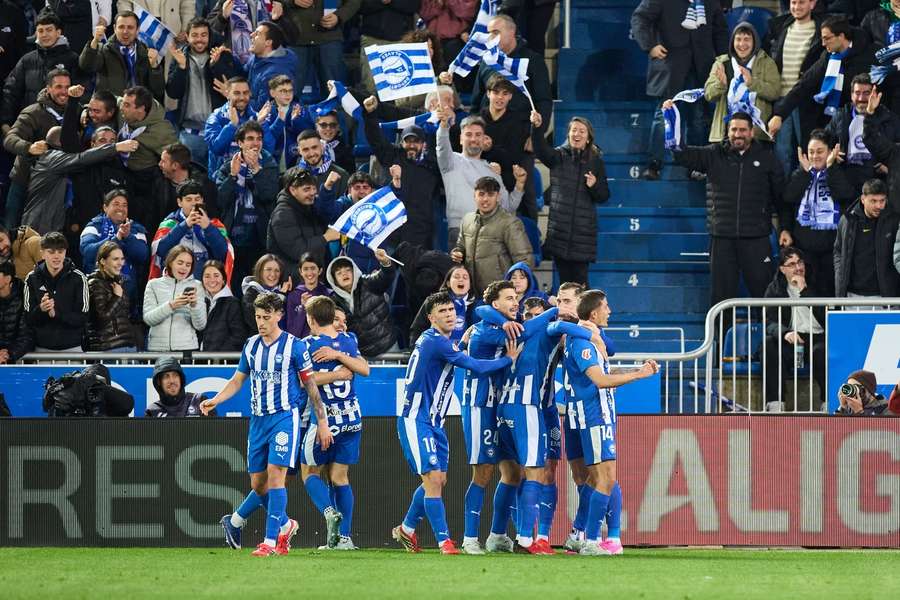 Alaves celebrate their goal