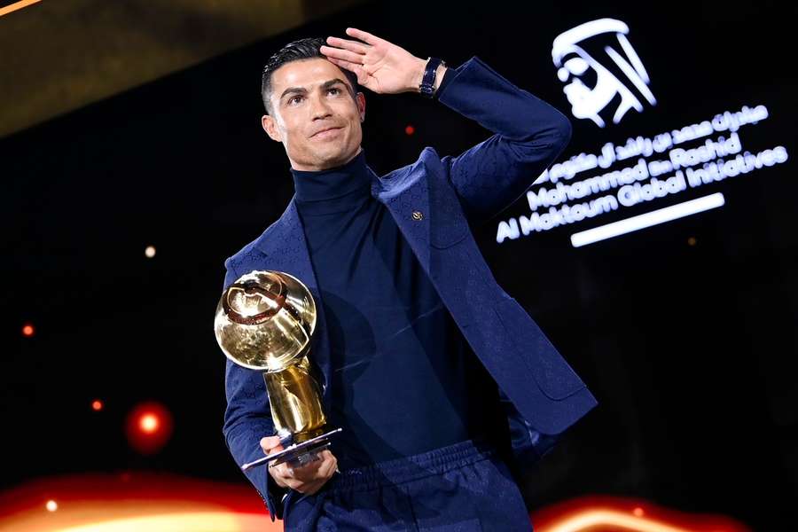 Cristiano Ronaldo odbiera nagrodę podczas Globe Soccer Awards