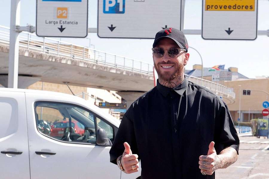 Sergio Ramos no aeroporto de Sevilha
