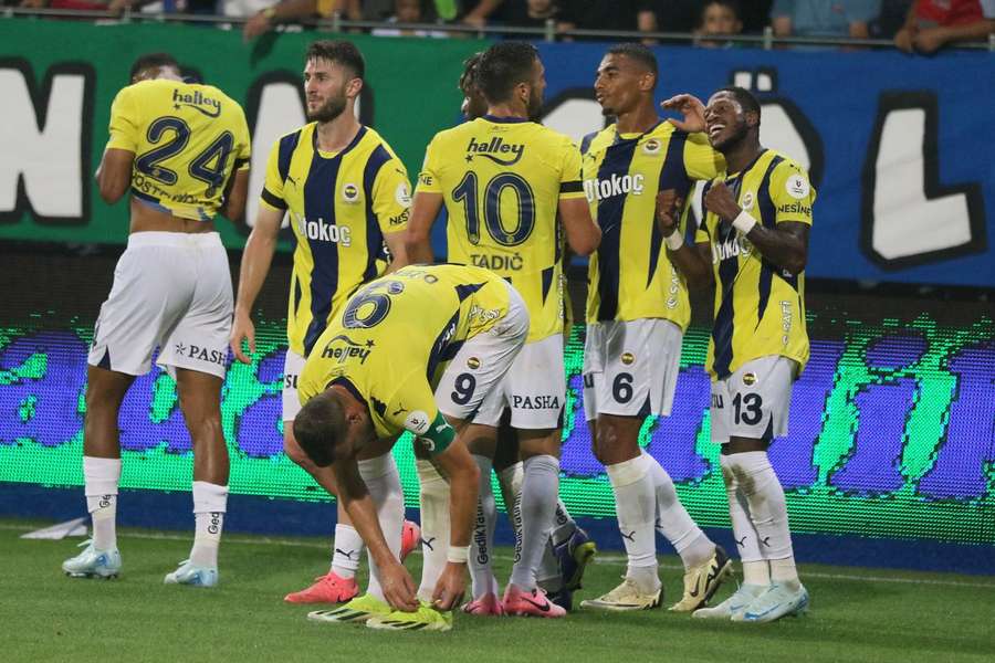 Fred marcou três golos no triunfo do Fenerbahçe