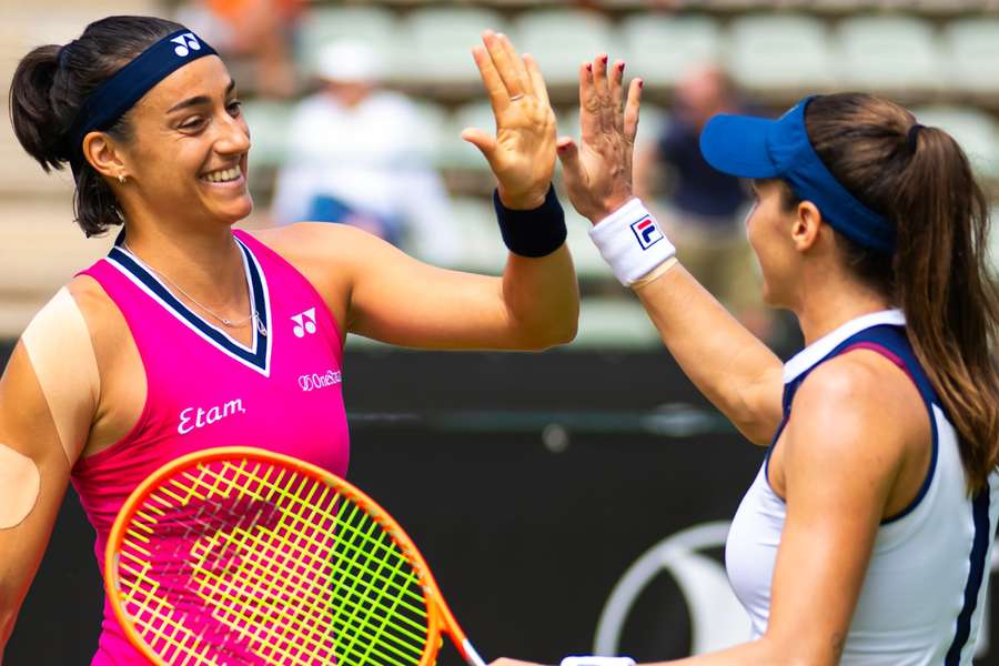 Luisa Stefani e Caroline Garcia ainda não perderam nenhum set