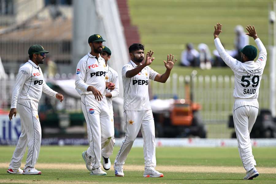 Pakistan's Khurram Shahzad (2R) celebrates with teammates