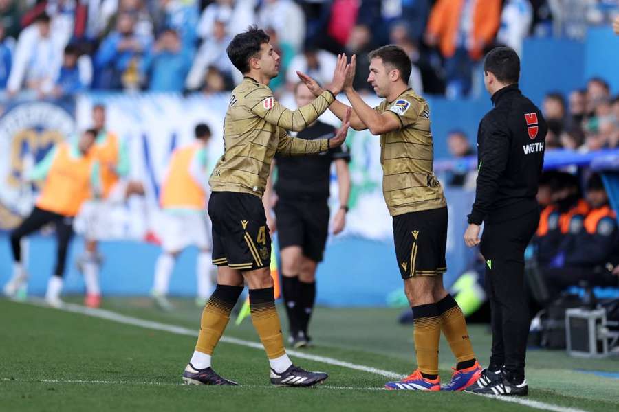 Olasagasti sustituyendo a Zubimendi